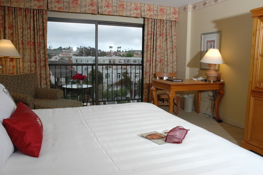 Crowne Plaza Redondo Beach and Marina