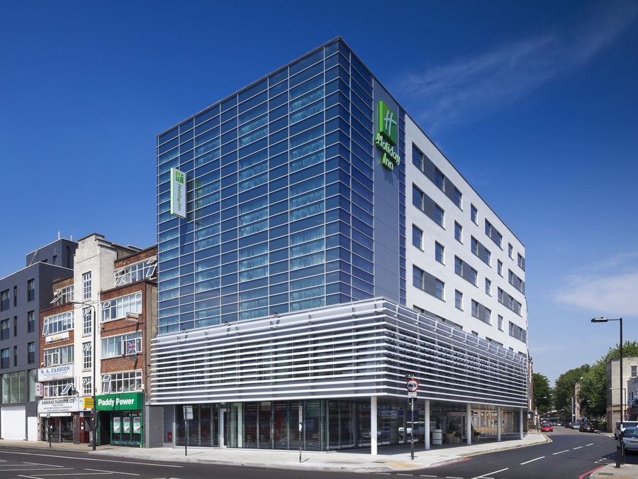 Quick Links Job Title: Commercial Builder Location: Liverpool Type: Full Time Hours: 40 hours per week Monday - Friday Our client has varied Commercial property, offices, industrial units, retail shops and residential properties across sites in the Wirral & throughout the North West area, they are seeking to recruit a General commercial Builder with a minimum of 5 years' experience to work predominately.