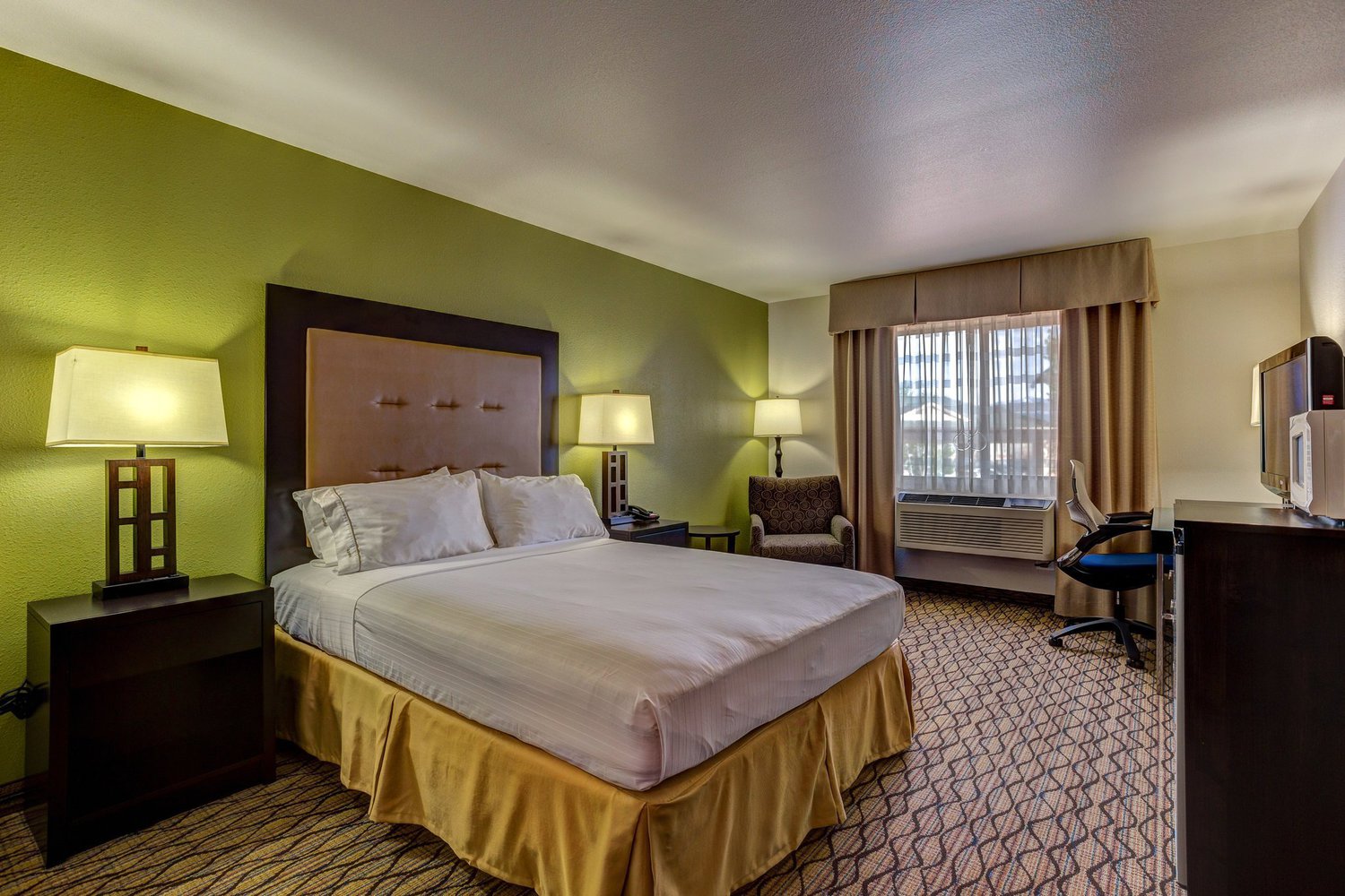 Employer Profile Holiday Inn Express Hotel & Suites Montrose