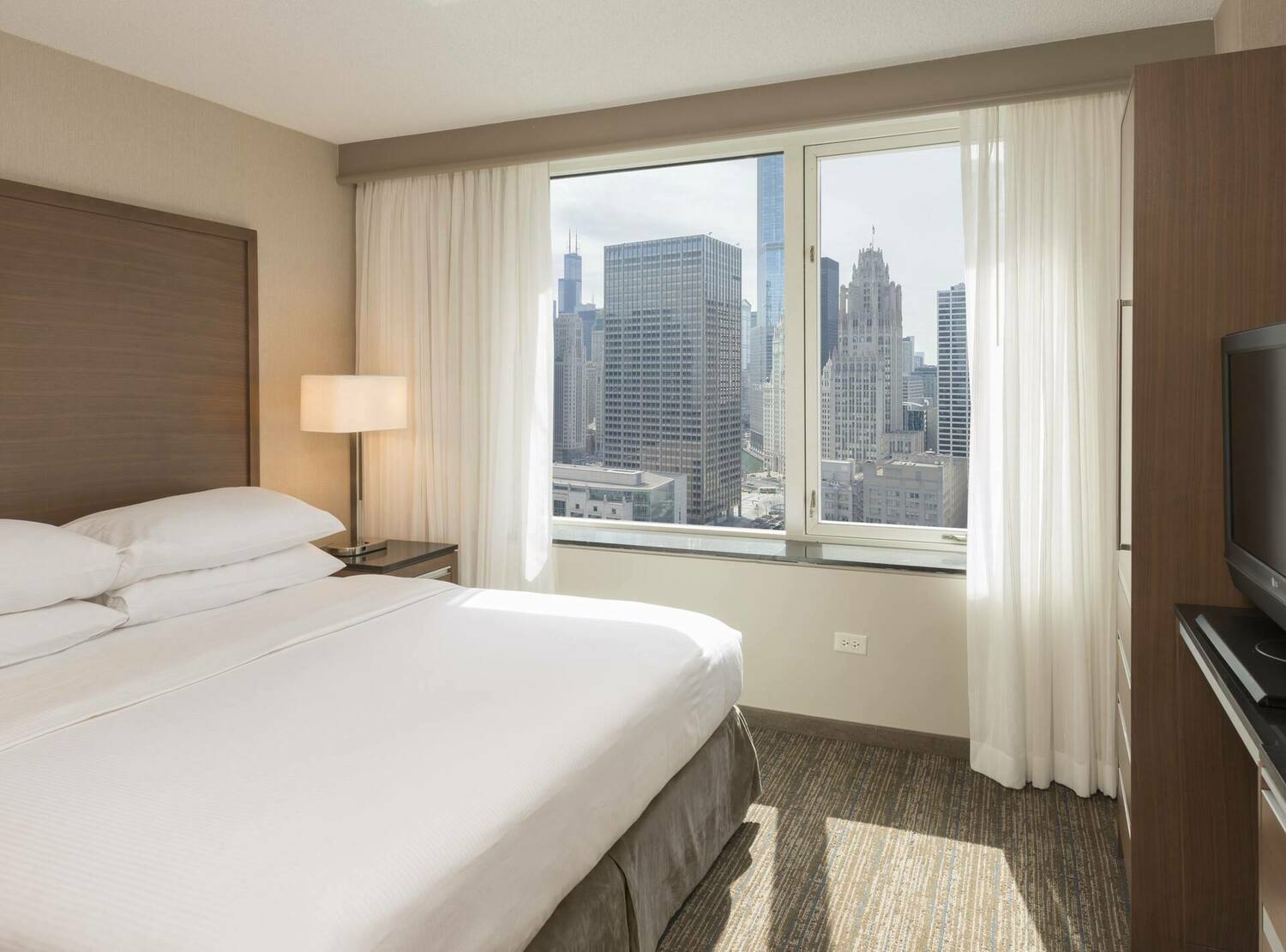 Embassy Suites by Hilton Chicago Downtown Magnificent Mile, Chicago, IL