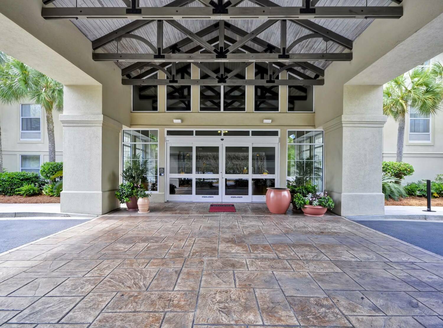 Housekeeper / Room Attendant Job Hampton Inn & Suites Charleston/Mt