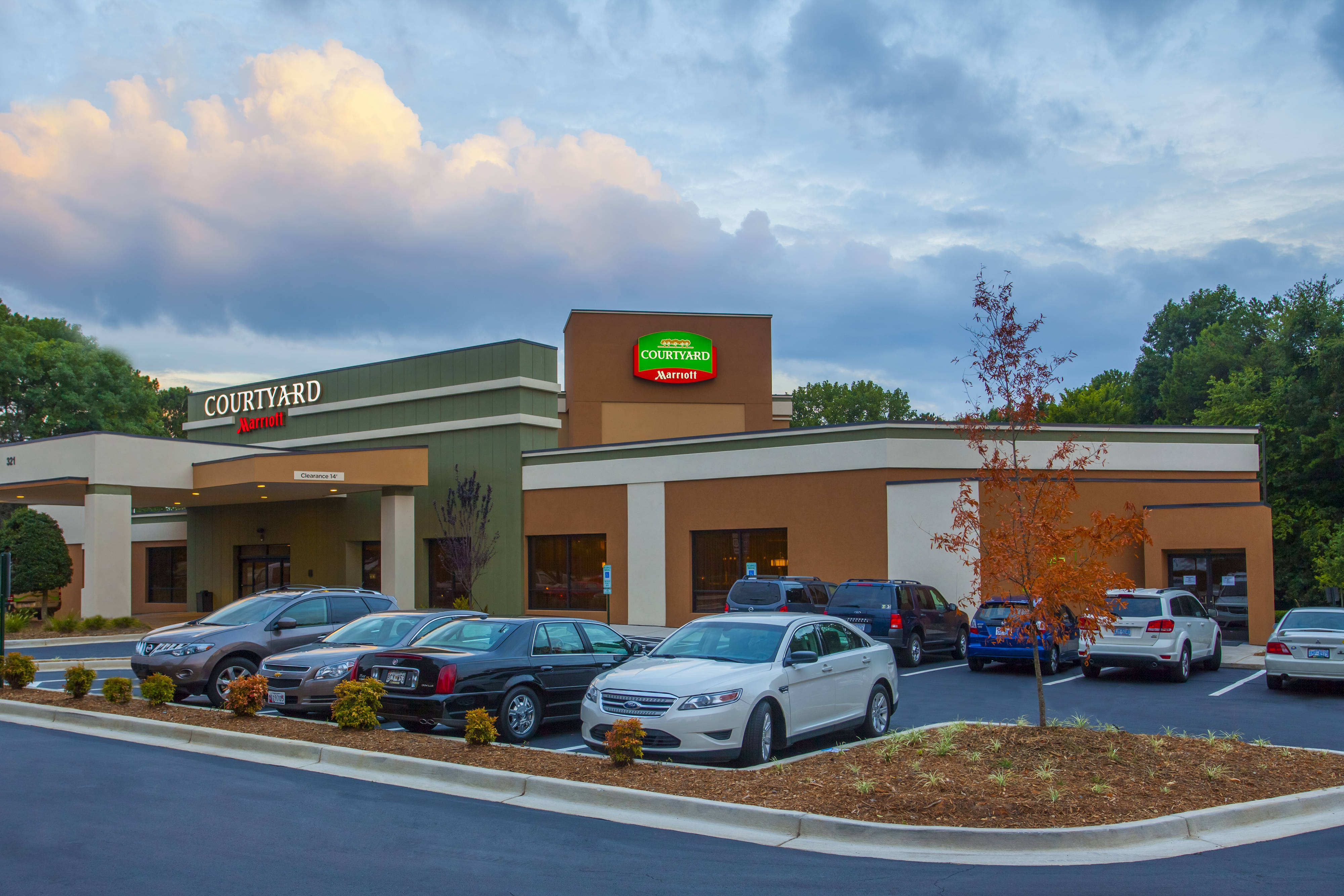 Courtyard by Marriott Charlotte Airport/Billy Graham Parkway, Charlotte ...