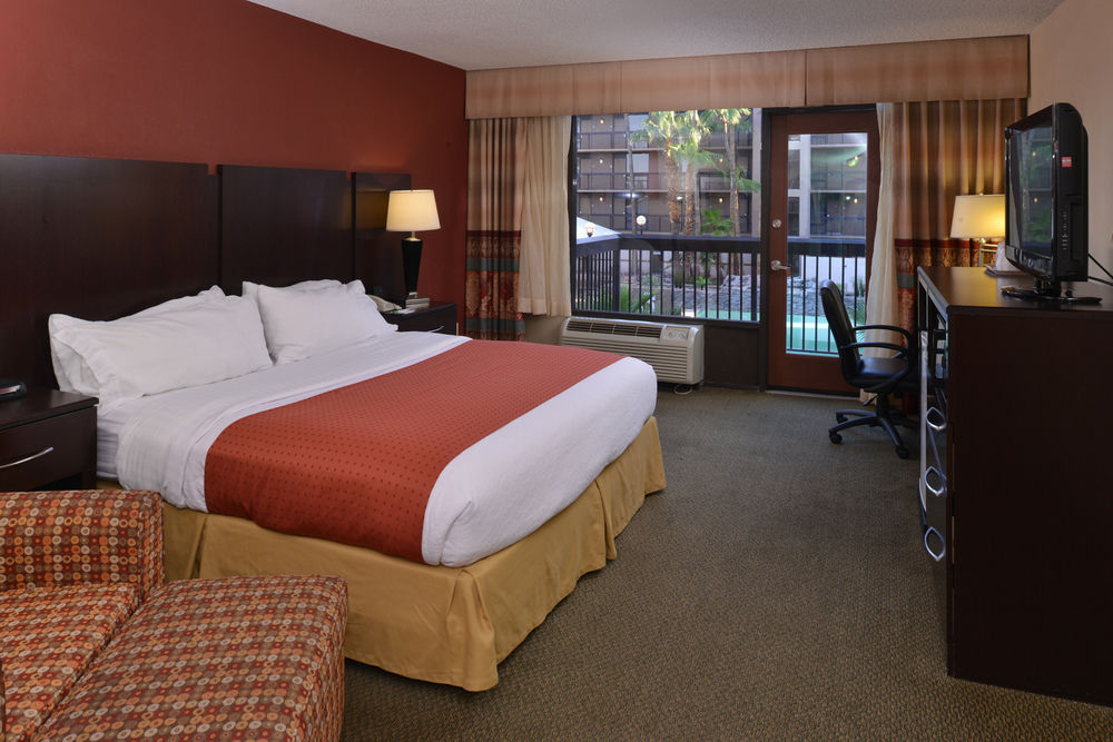 Holiday Inn Hotel & Suites Phoenix-Mesa/Chandler, Mesa, AZ Jobs | Hospitality Online