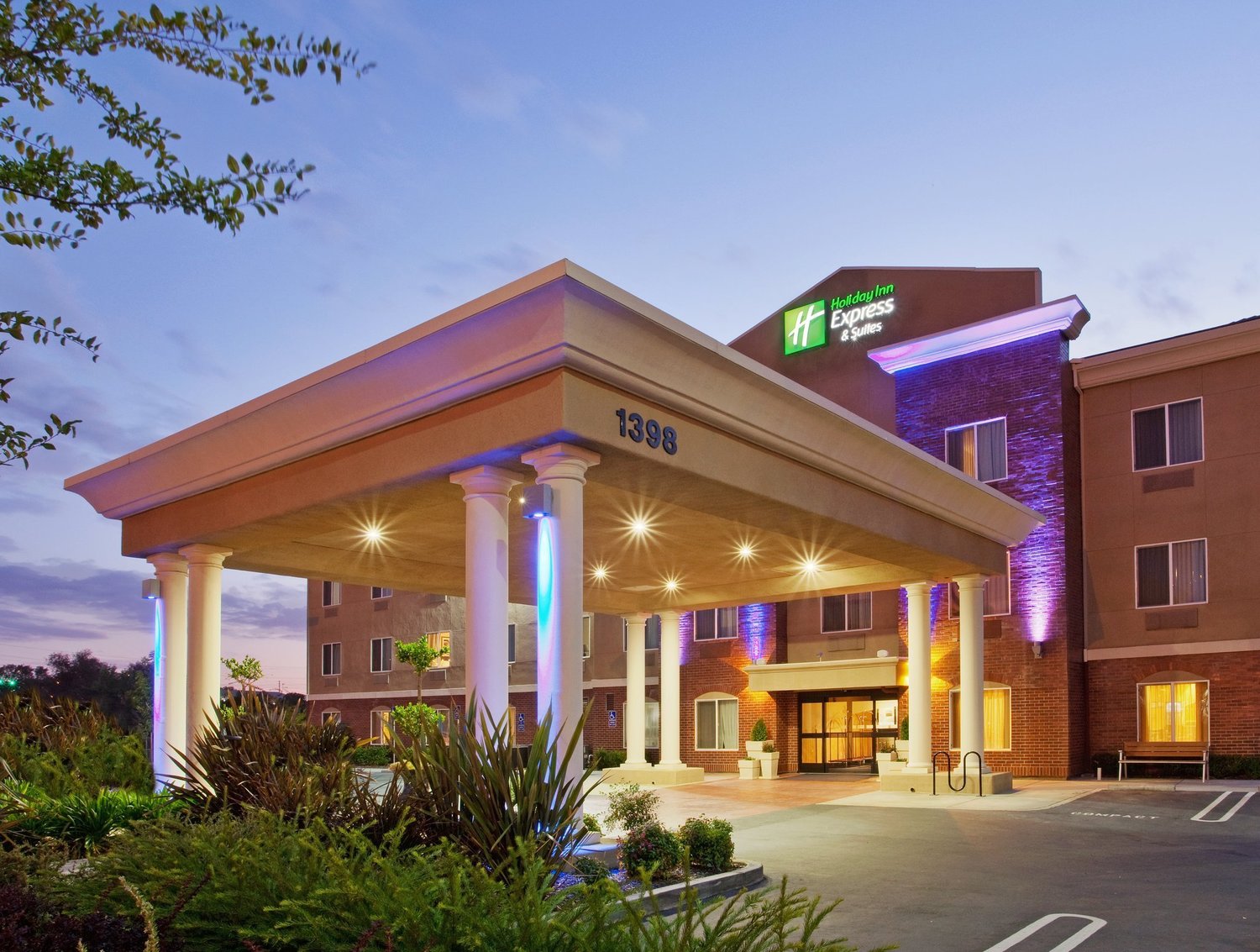 Holiday Inn Express Suites Roseville Galleria Area Roseville