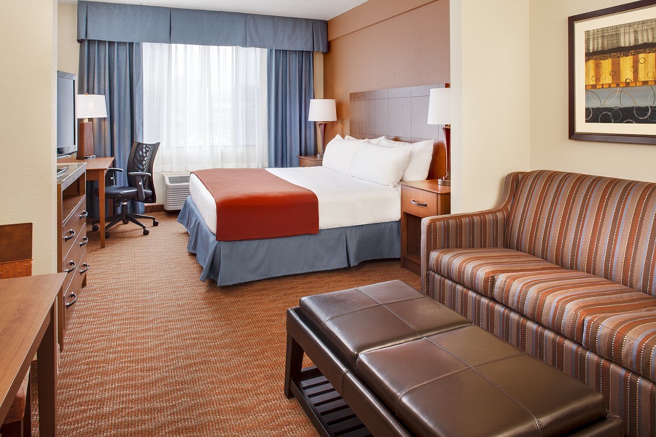 Holiday Inn Express & Suites Coralville, Coralville, IA ...