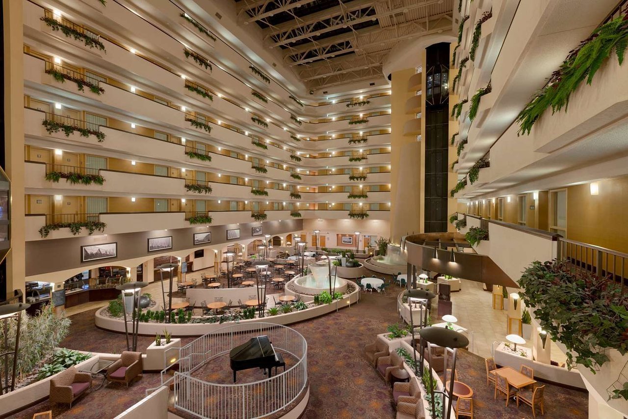 embassy suites by hilton kansas city international airport manager