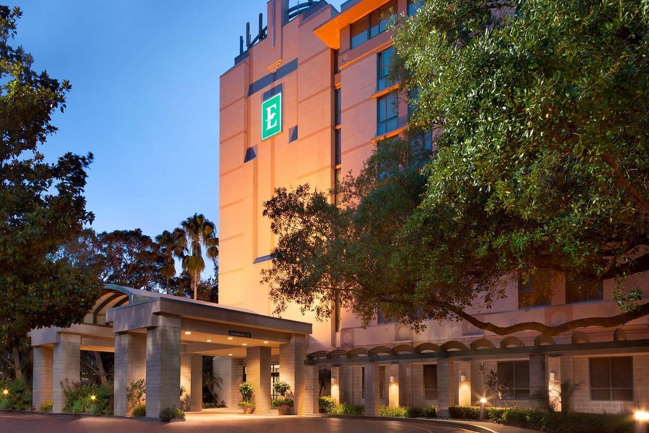 Embassy Suites By Hilton Tampa Usf Near Busch Gardens