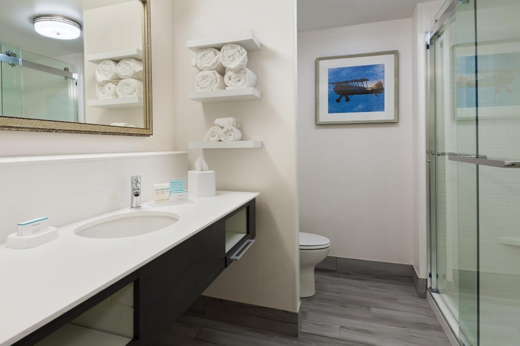Hampton Inn & Suites Tampa Airport Avion Park Westshore www.hospitalityonline.com