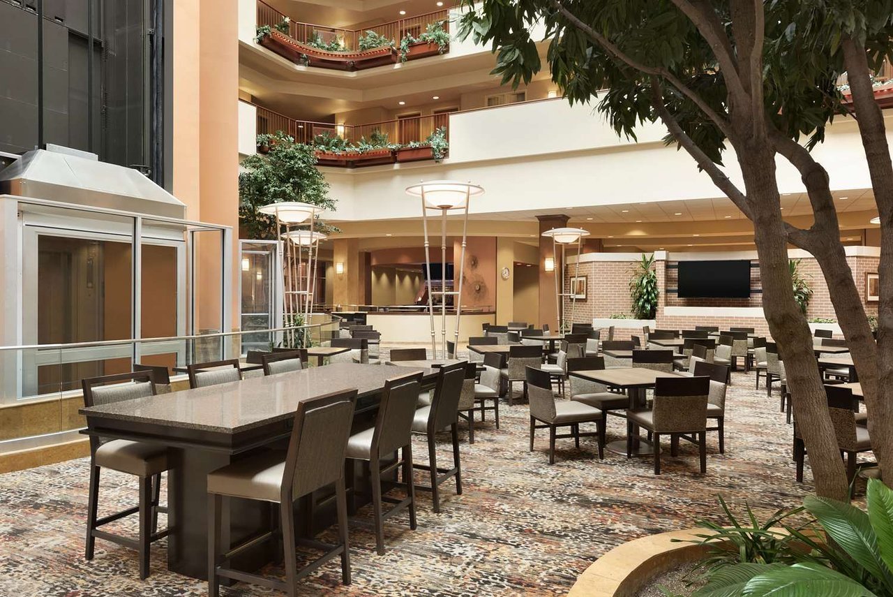 Embassy Suites by Hilton Omaha La Vista Hotel & Conference Center, La