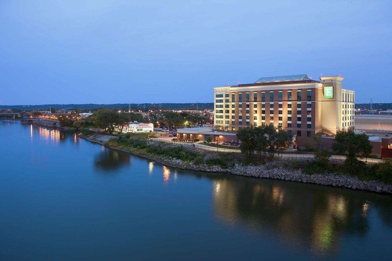 peoria illinois hotel with sofa bed