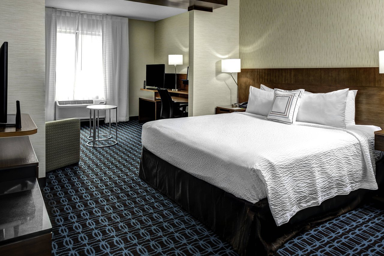 Fairfield Inn & Suites by Marriott Lansing at Eastwood ...