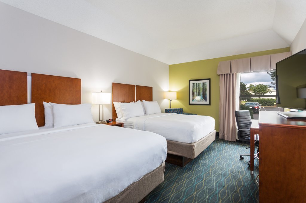 Holiday Inn Express & Suites Wilmington-University Center, Wilmington ...